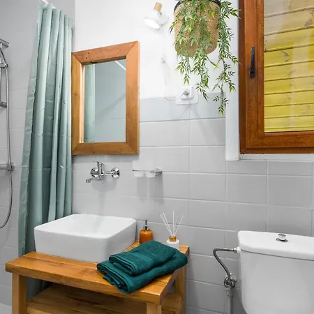 2 Bedroom Awesome In Holiday home *